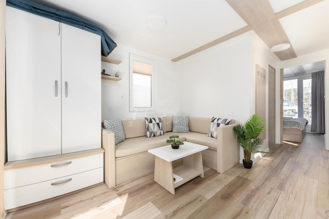 Floating Sea House Gong Apartment